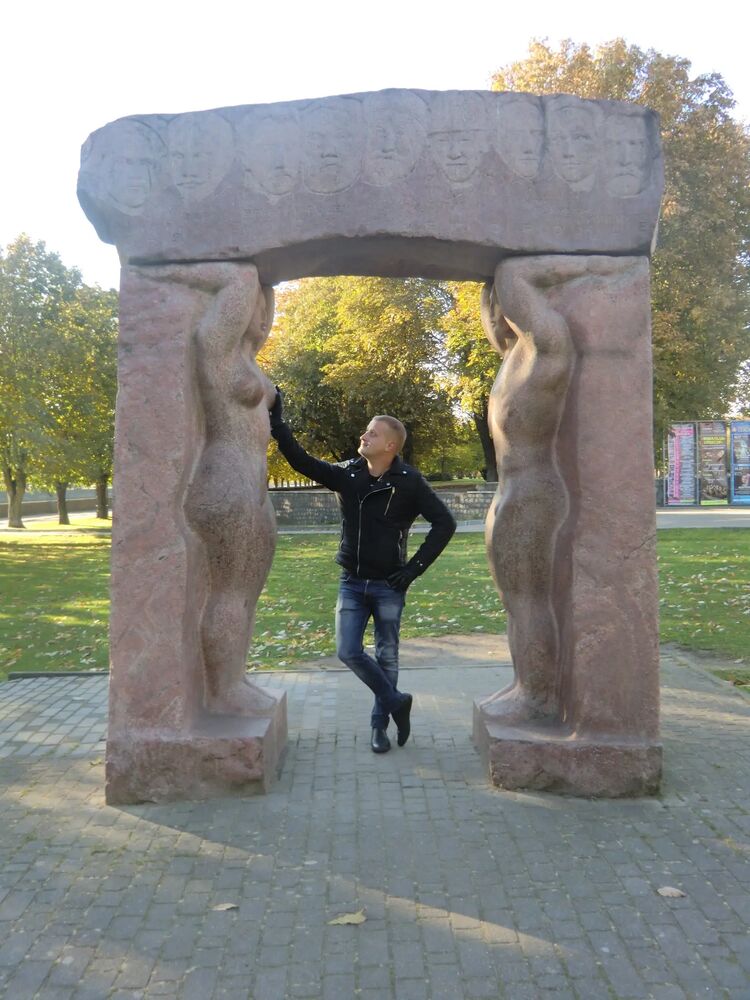  53164608  Ivan, 34 ,    