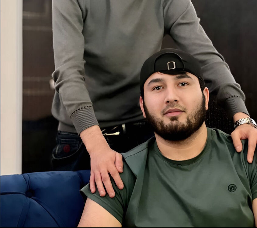  54186618  Maks, 29 ,    