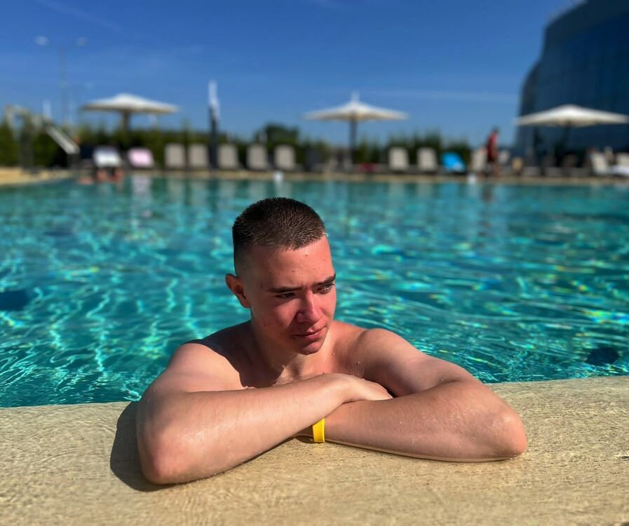  45260918  Egor, 20 ,    