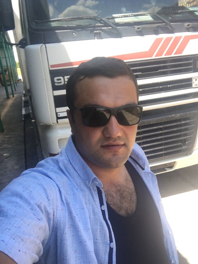  20045628  Rafayel, 36 ,    