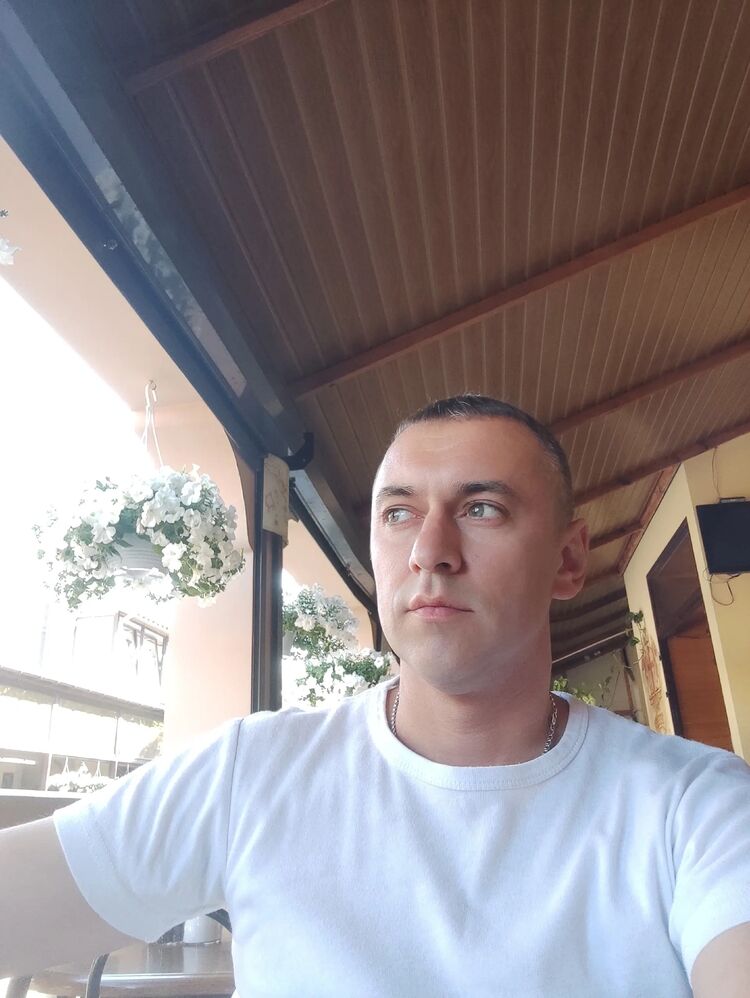  46627668  Viktor, 100 ,    