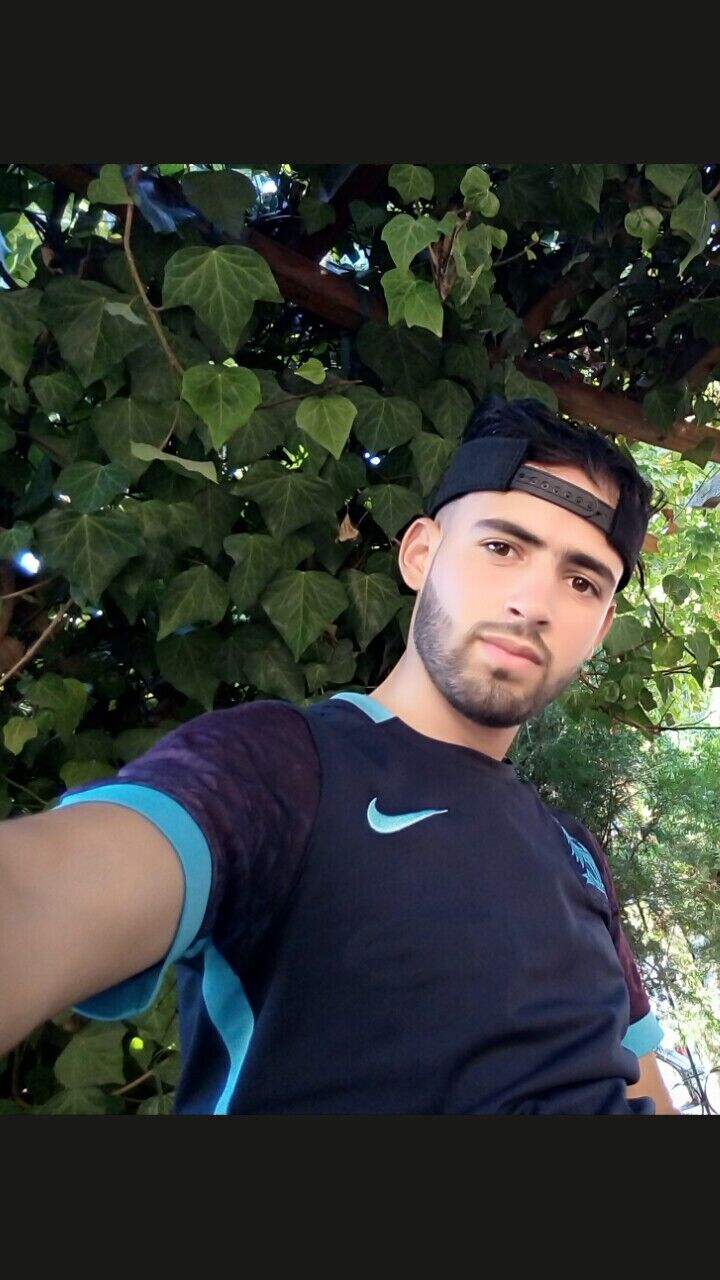  22966598  Salah, 28 ,    Algiers