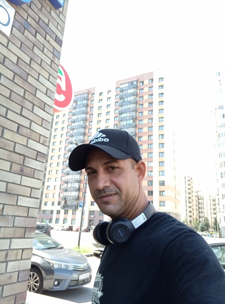  ,   Aliocha, 42 ,   ,   