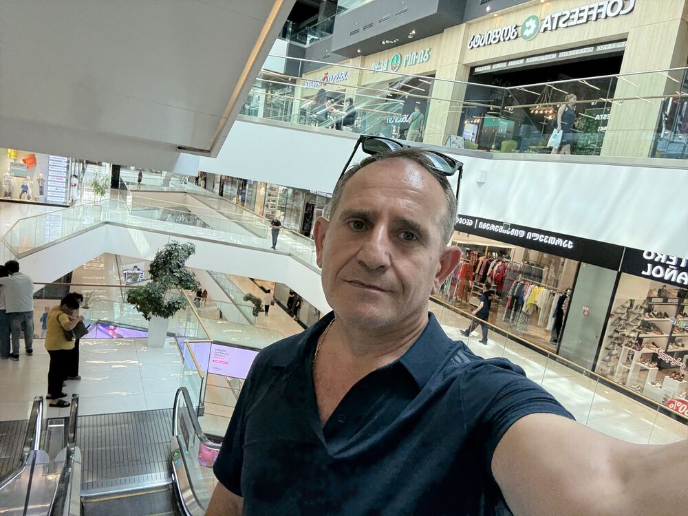  53793268  Zaza, 52 ,    