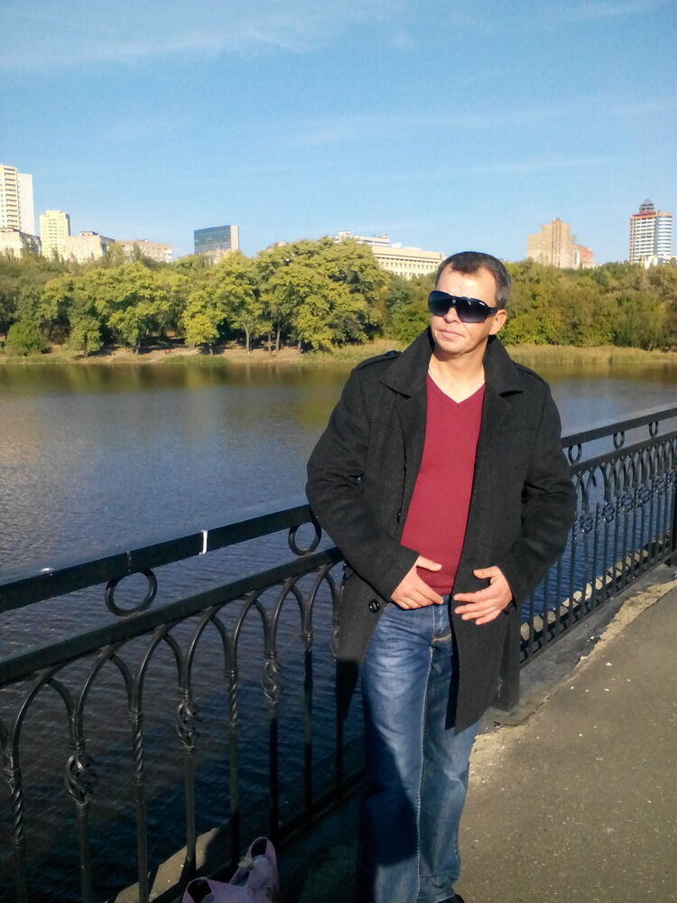  ,   Endry, 44 ,   