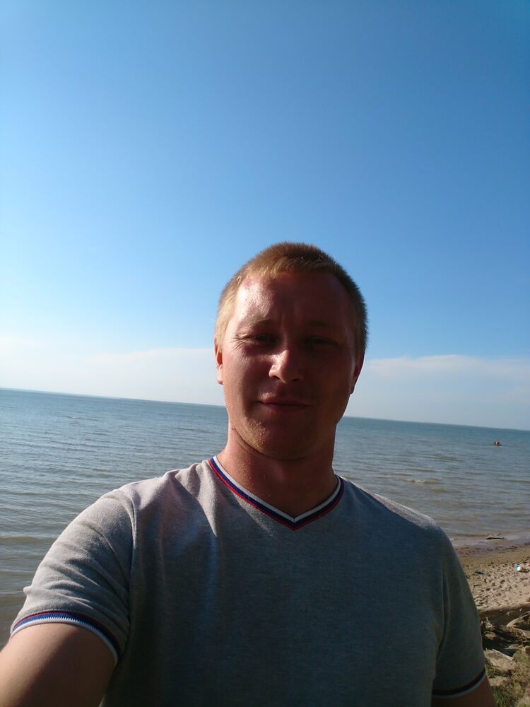  10767458  Aleksei, 38 ,    