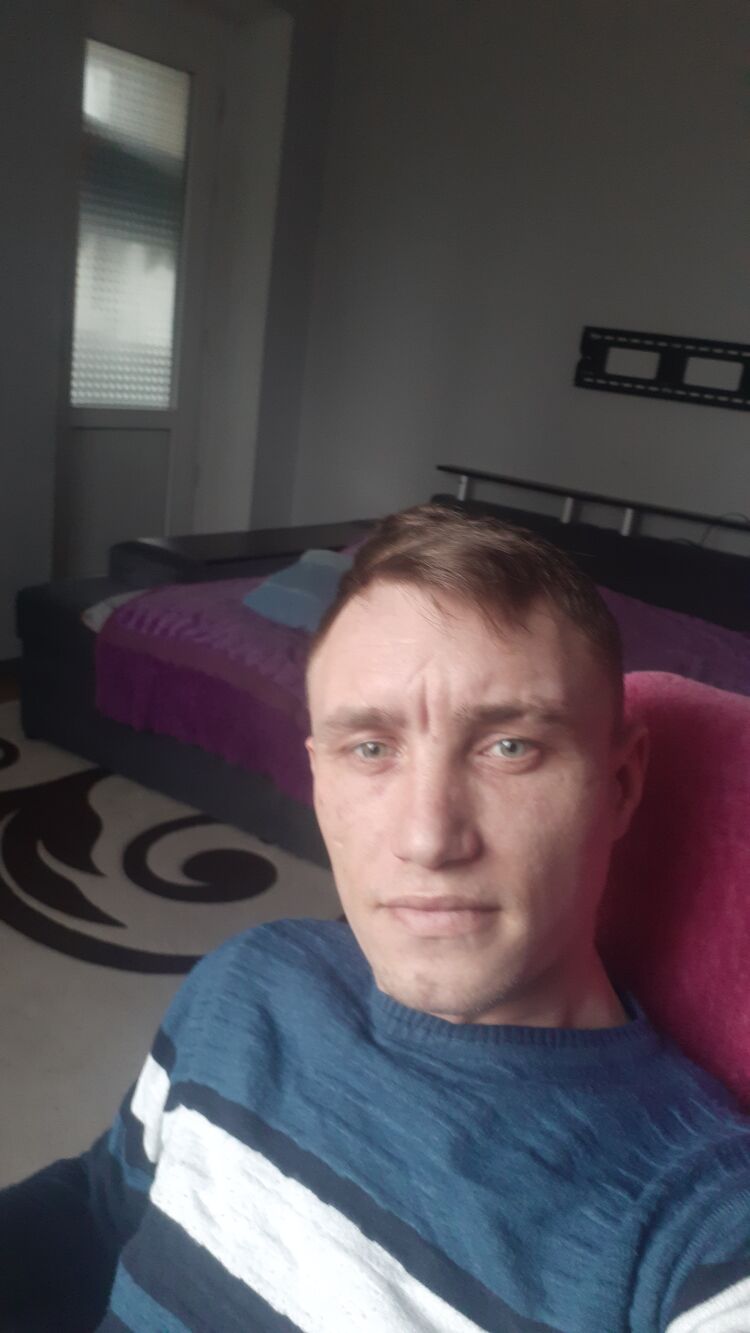  ,   Mihail, 32 ,   ,   