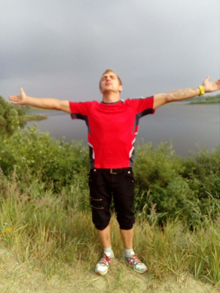  ,   Artem, 33 ,   ,   