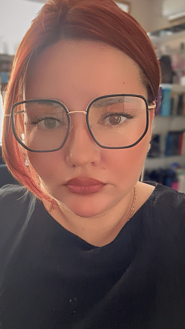  ,   Anastasia, 40 ,   ,   