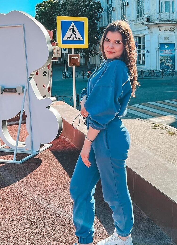  48767938  , 28 ,    