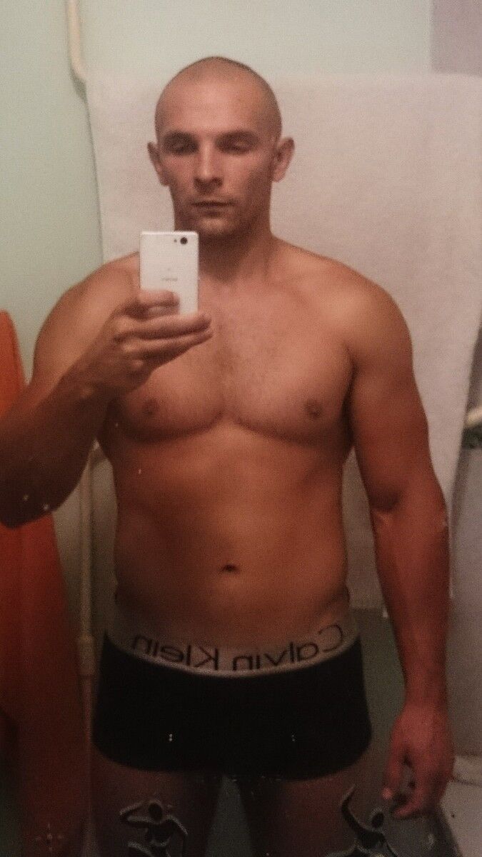  19794668  Aleksander, 32 ,    