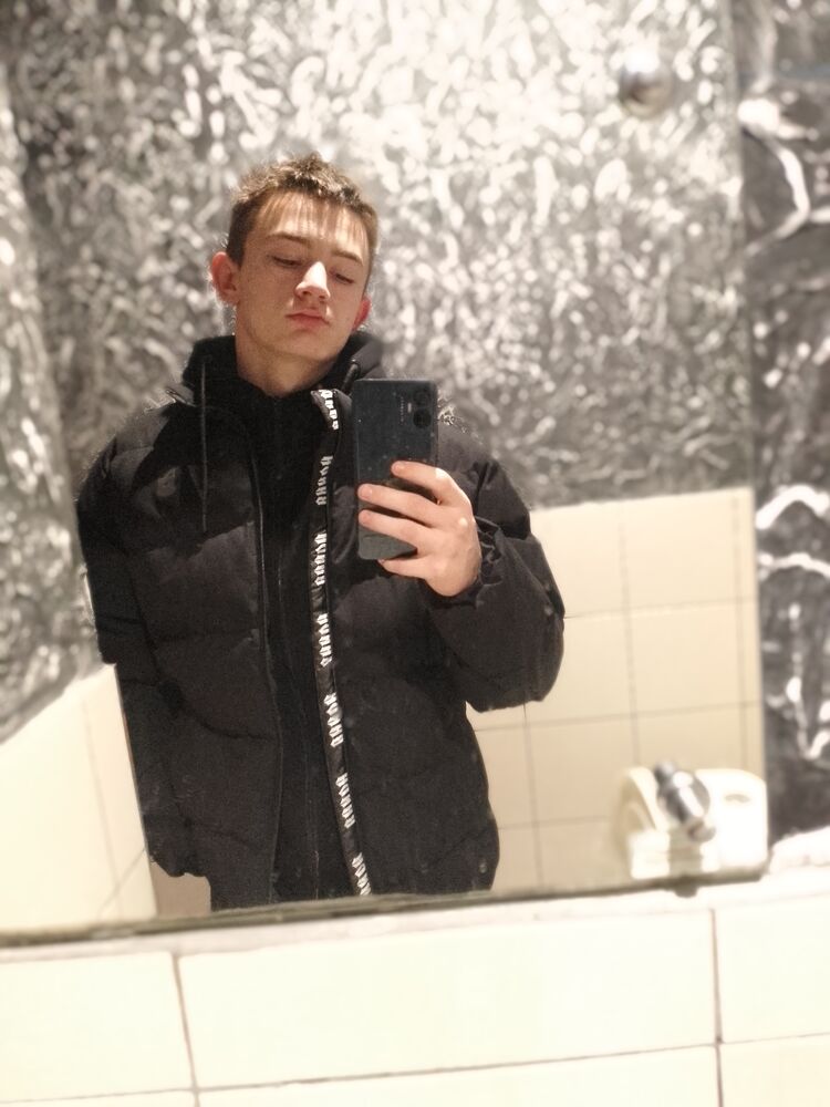  41521128  Tim, 21 ,    