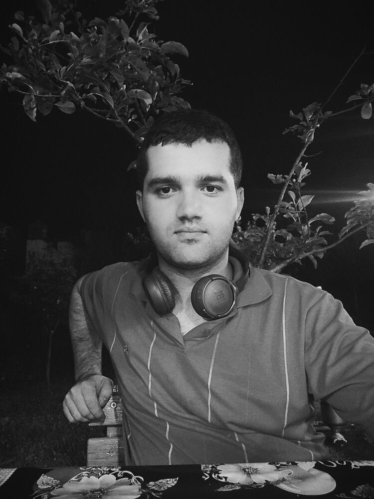  44575268  Emin, 26 ,    