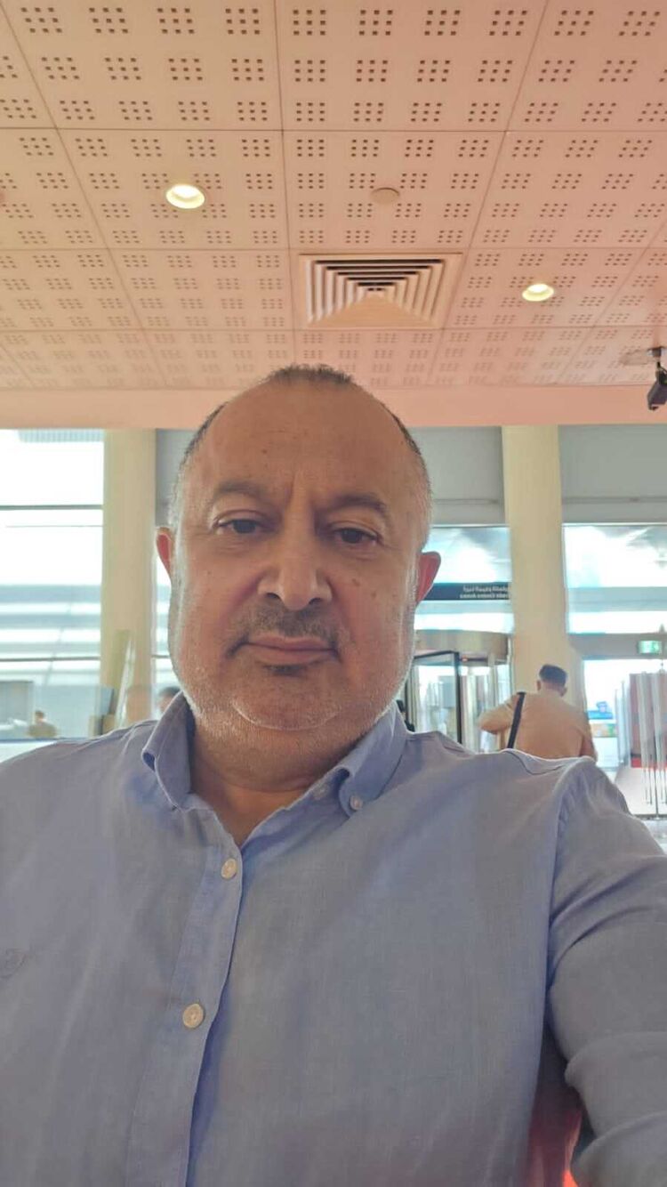  39817878  Cenk, 46 ,    