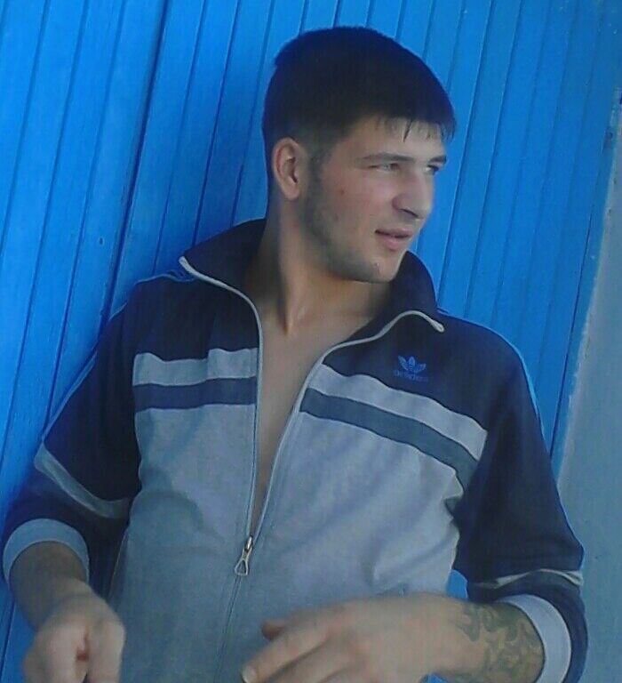  20699248  Aleks, 32 ,    