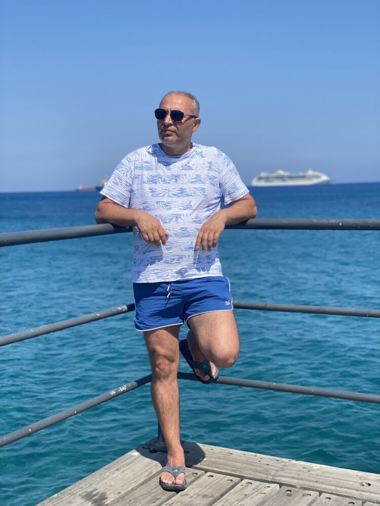  26889098  Araik, 41 ,    