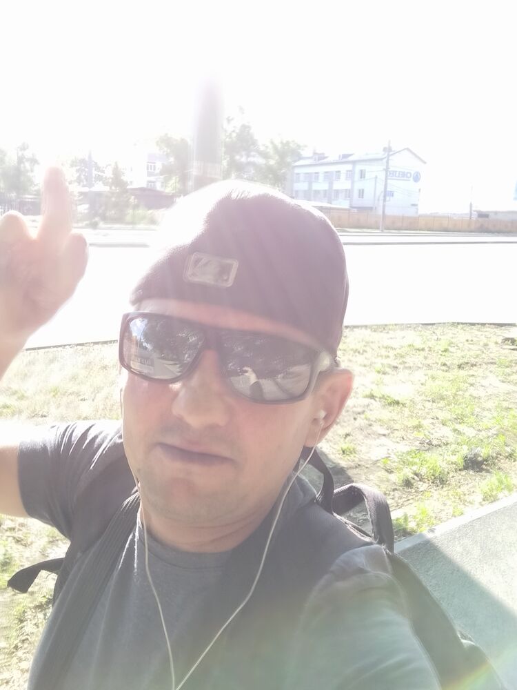  38681178  Vadim, 53 ,    
