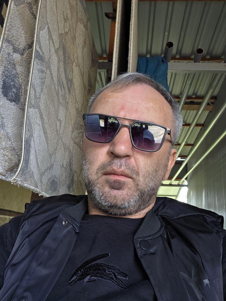  54116188  Dato, 39 ,    