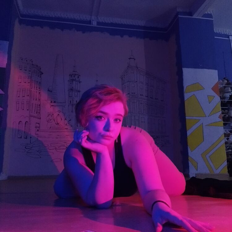  ,   Niki, 20 ,   