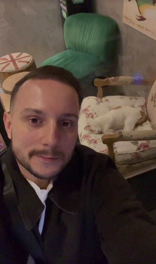  52892308  , 31 ,    --