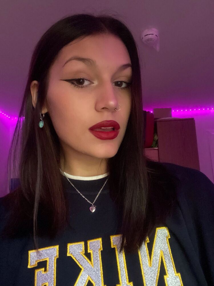  39519278  Valeria, 19 ,    