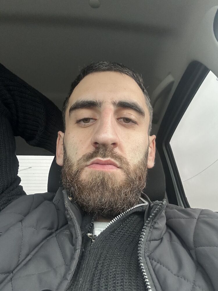  ,   Roland, 25 ,   ,   