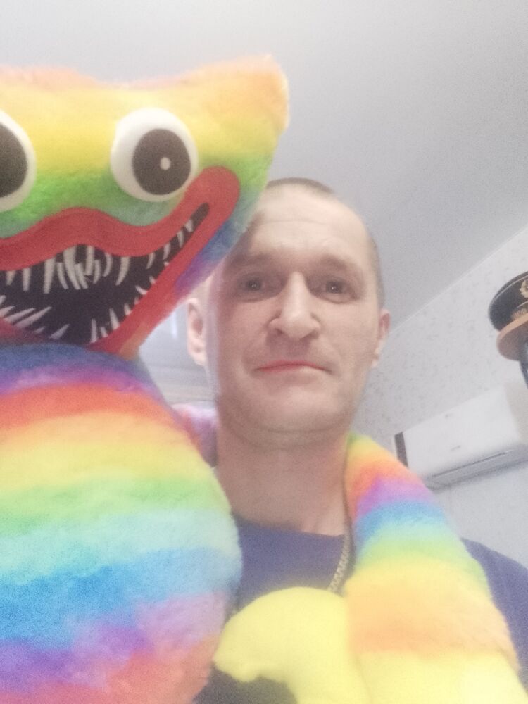  52583078  Viktor, 45 ,    