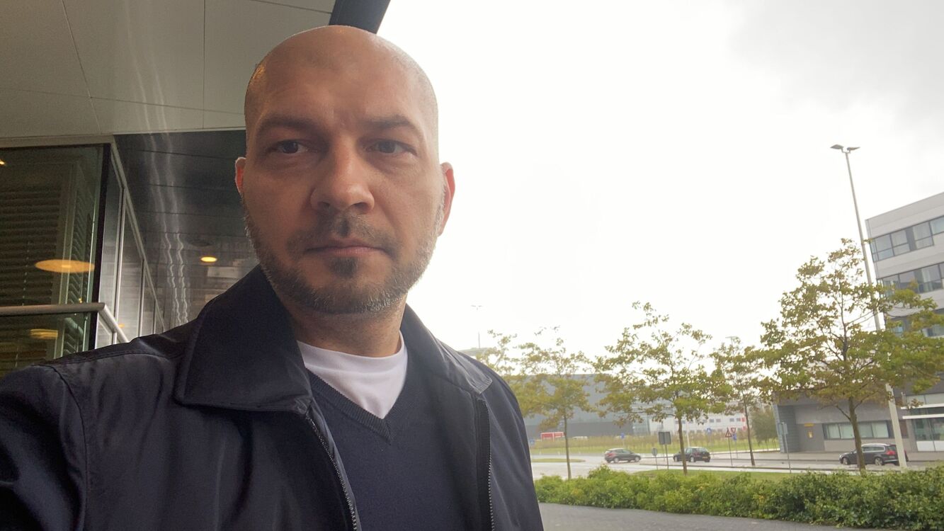  44356508  Liviu, 45 ,    