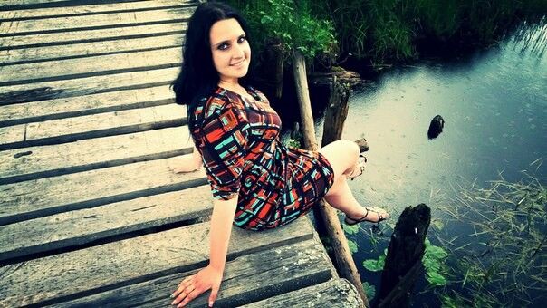  ,   Elena, 32 ,  