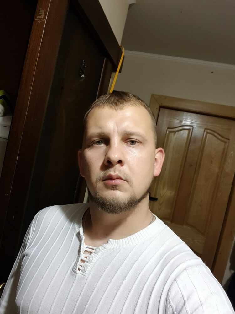  30122668  Leonid, 31 ,    