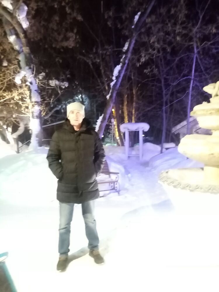  27408458  Alexander, 42 ,    