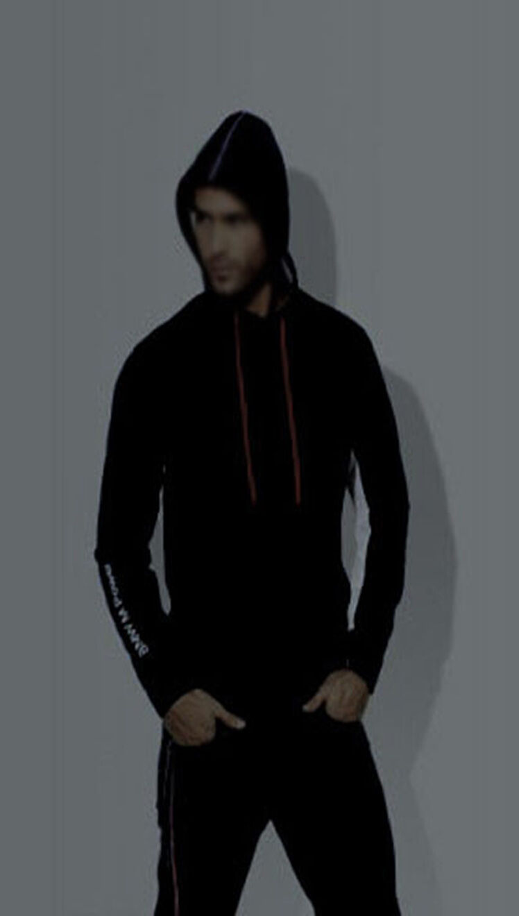  32229898  Artur, 37 ,    