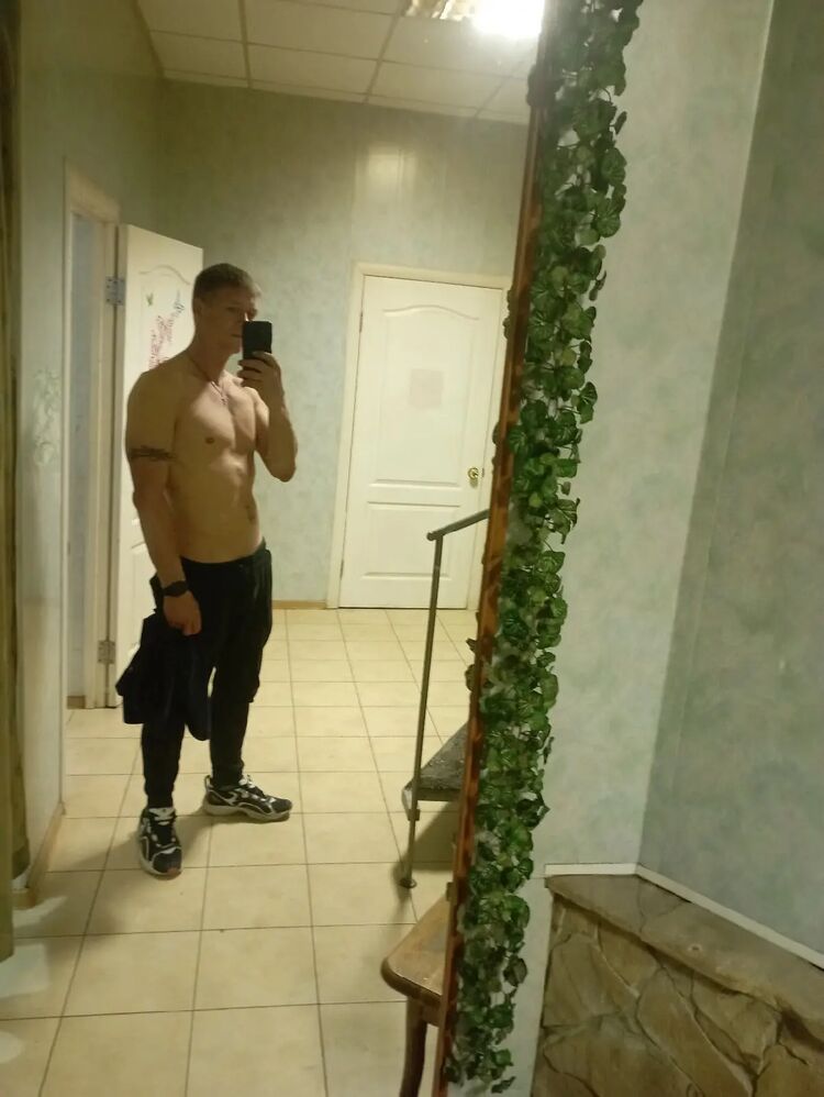  ,   Maxim, 37 ,   ,   , c 