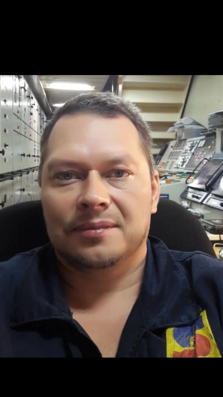  22940878  Vsevolod, 47 ,    