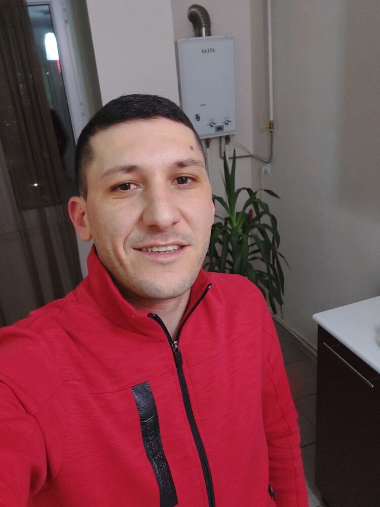  46734878  Vahe, 36 ,    