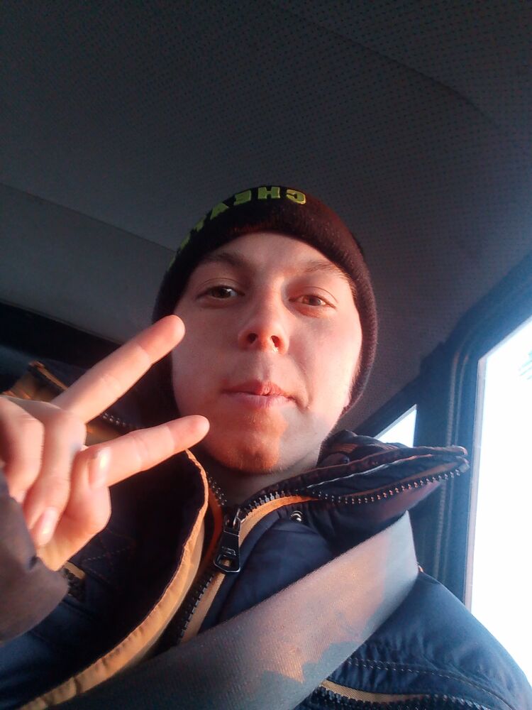  49759648  Yrli, 21 ,    