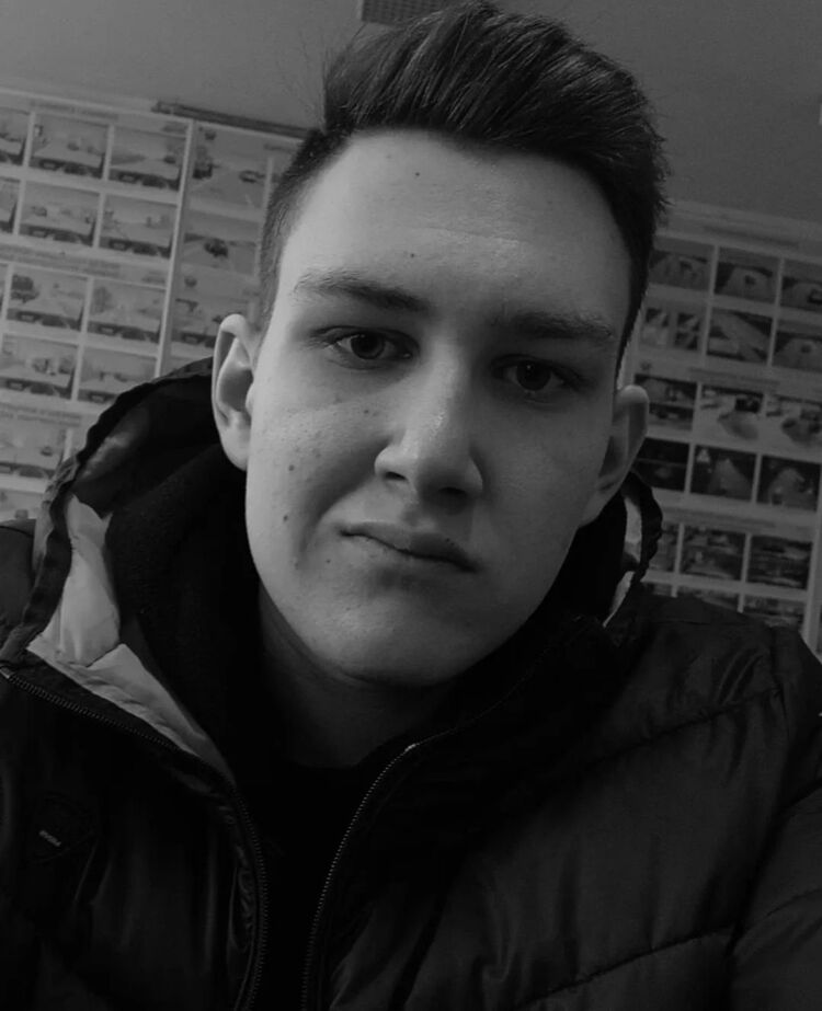  48892918  Slavik, 21 ,    