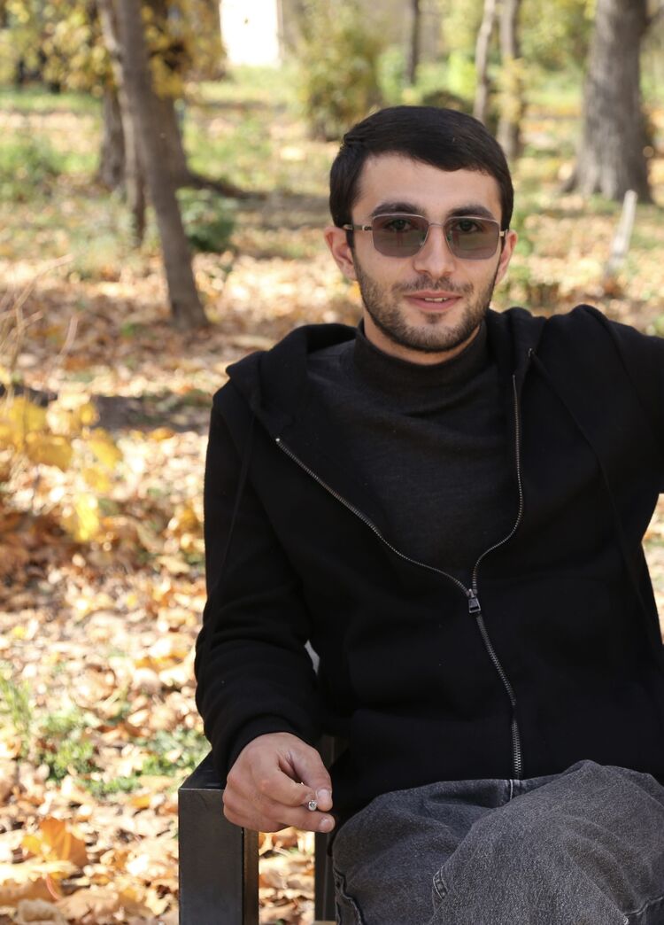 53561338  Arsen, 23 ,    