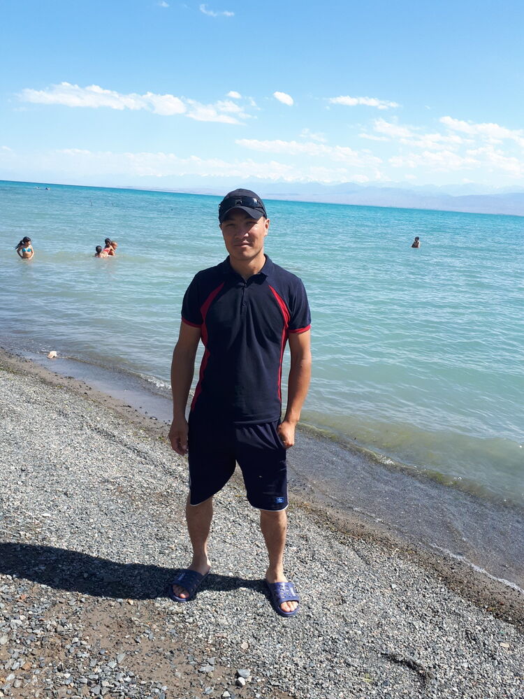  ,   Nurik, 32 ,   