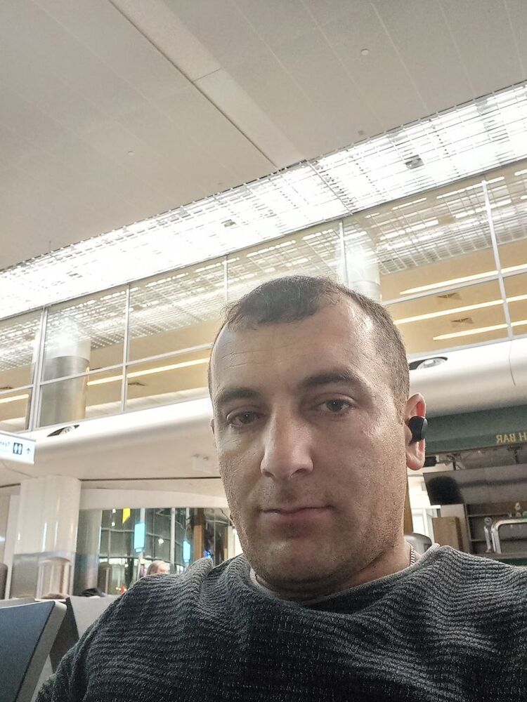  ,   Kolya, 37 ,   ,   