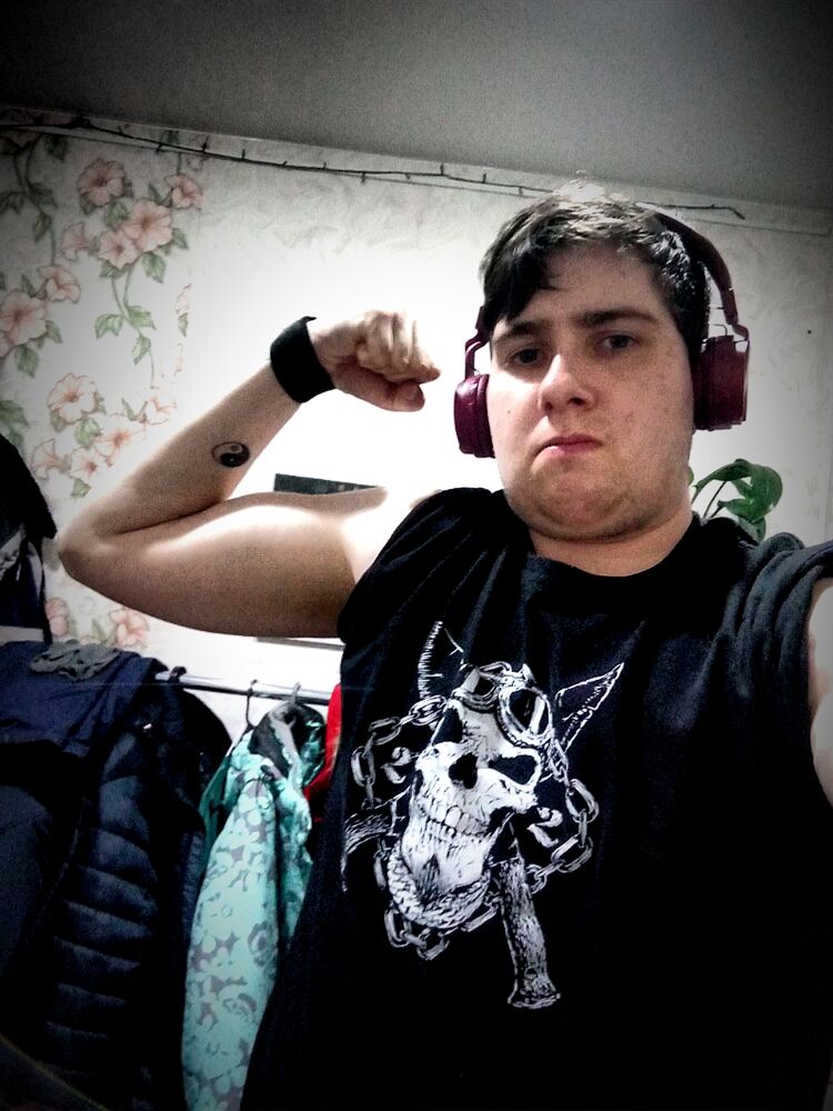  51171428  Ivan, 26 ,    -