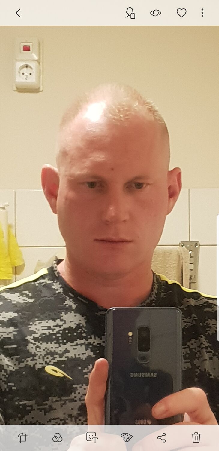  Dinteloord,   Karol, 36 ,   ,   