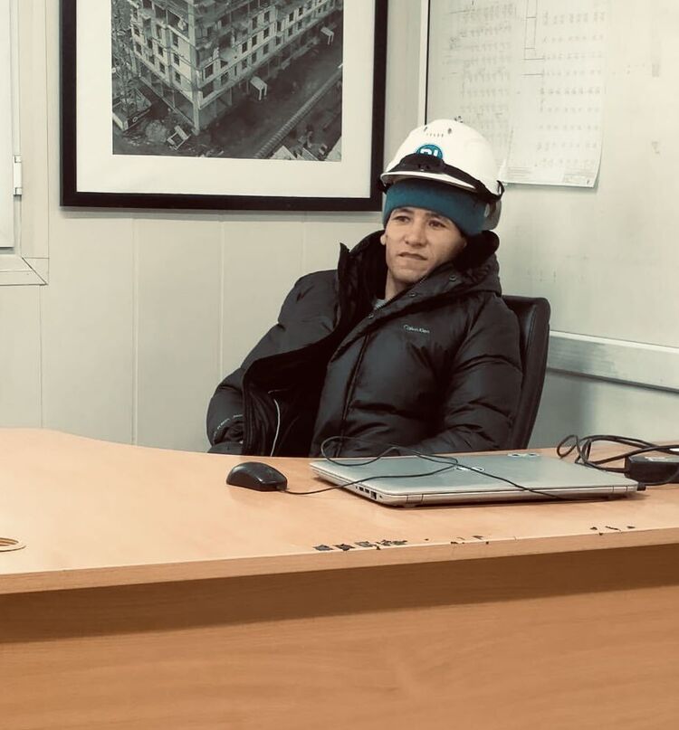  36656308  Zhampi, 32 ,    