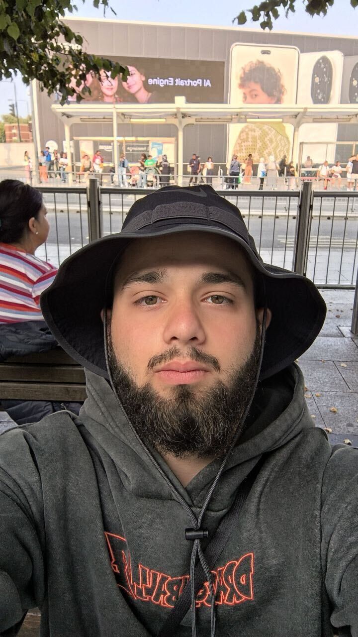  49049368  Vlad, 19 ,    Langstone