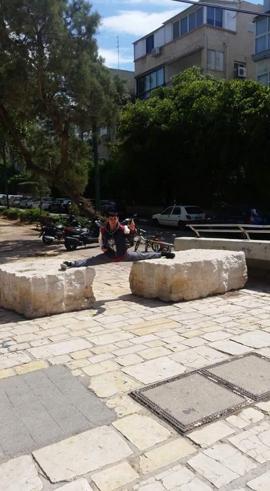  Holon,   , 33 ,  