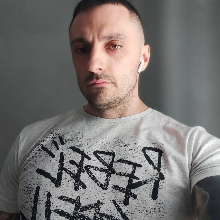  44348268  , 37 ,    