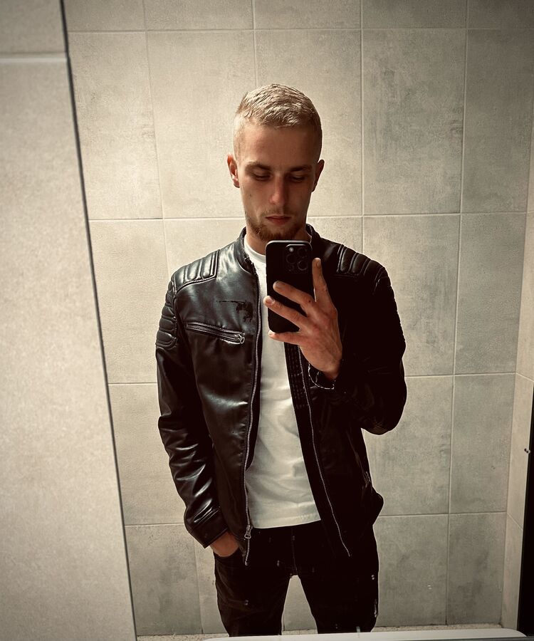  46956268  Pavlo, 25 ,    