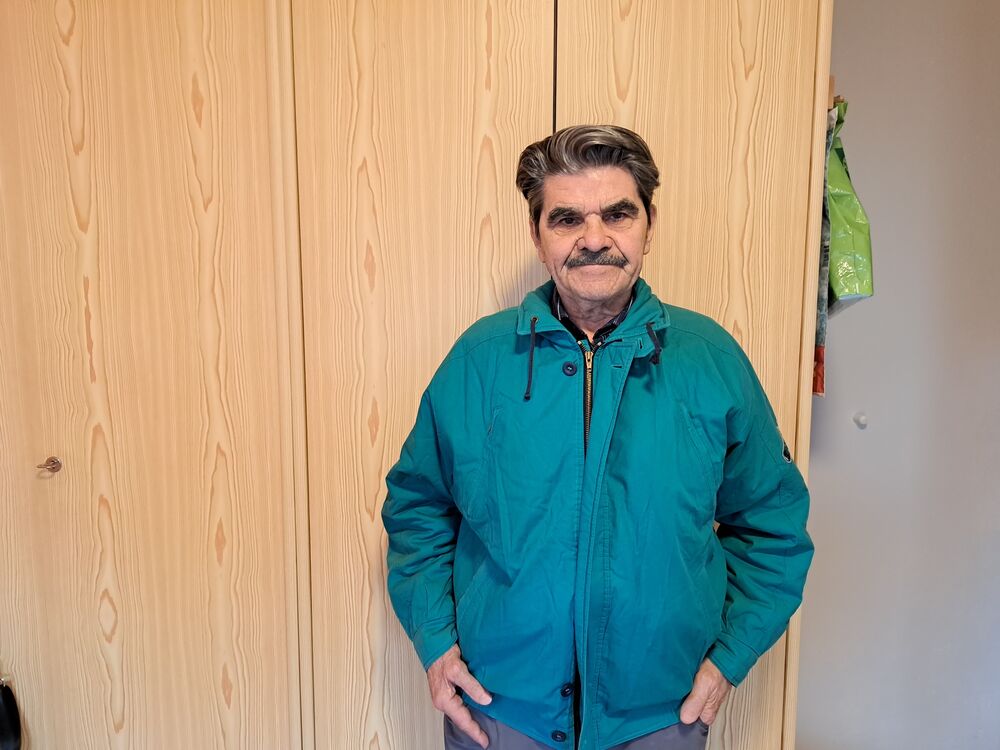  32152298  Anatoliy, 69 ,    