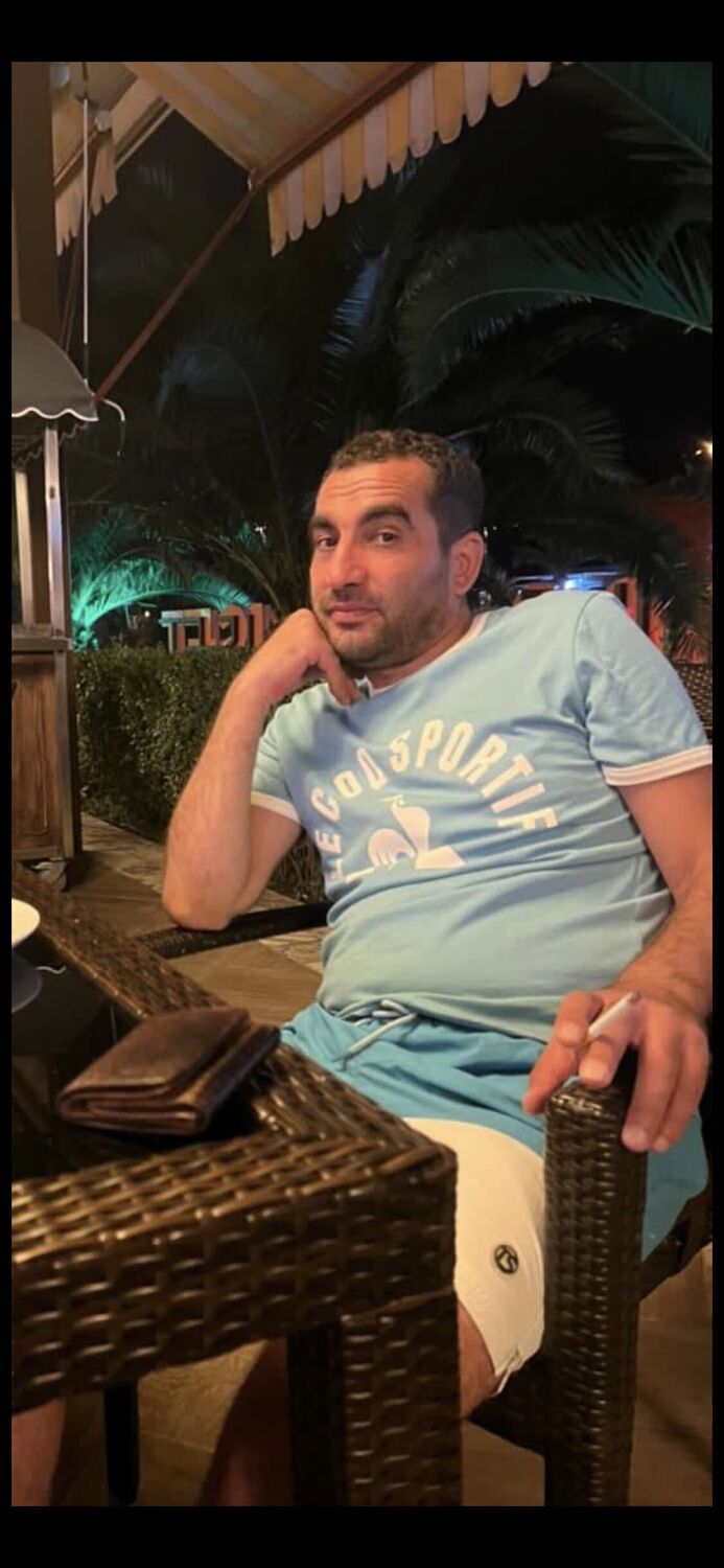  ,   Armen, 43 ,   ,   