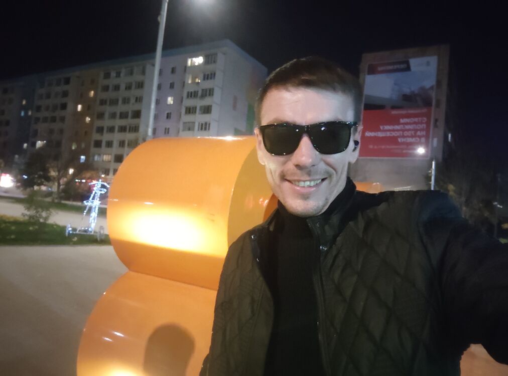  ,   Viktor, 36 ,   ,   